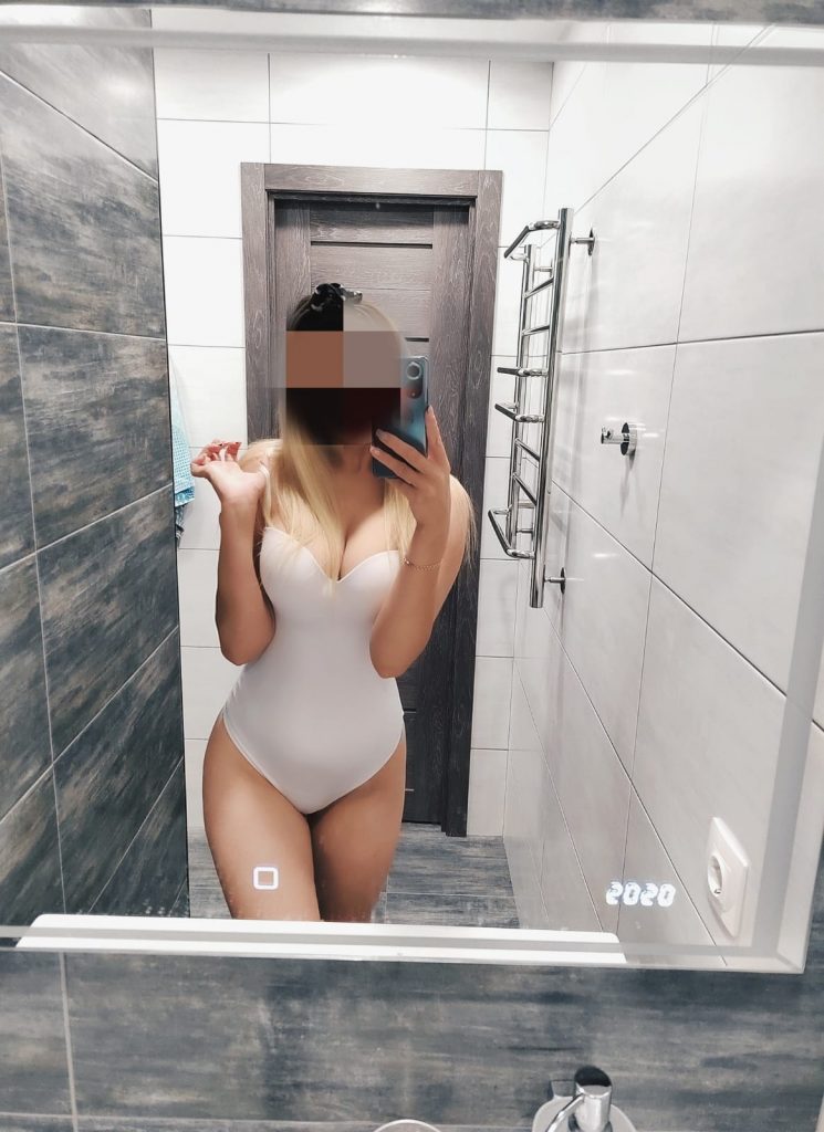 Проститутка Света 19 лет, у метро Купчино  +79811363384
